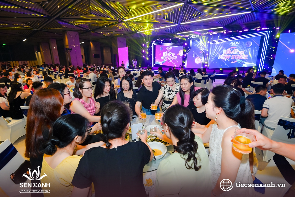 Gala dinner được tổ chức trong kh&aacute;ch sạn sang trọng