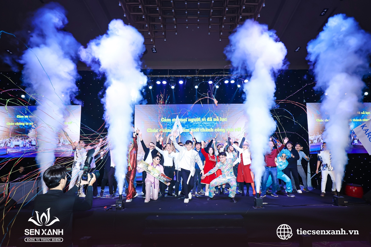 Những tiết mục ấn tượng trong buổi tiệc tất ni&ecirc;n