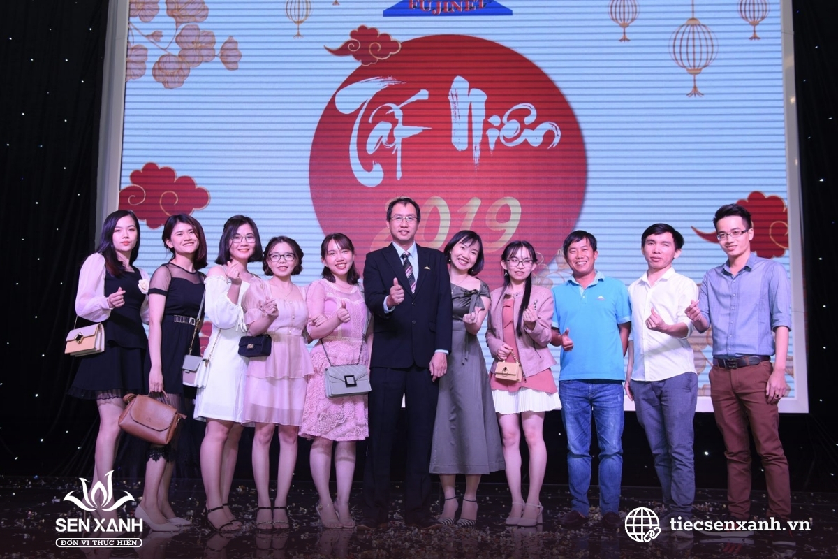 Tạo sự kết nối trong buổi tiệc cuối năm