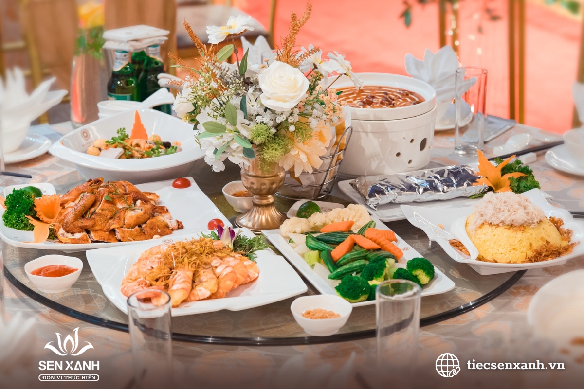 Thực đơn tiệc đ&iacute;nh h&ocirc;n ngo&agrave;i trời