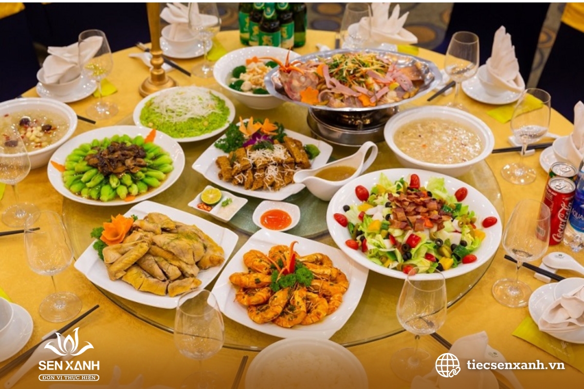 Thực đơn tiệc tất ni&ecirc;n sang trọng đa dạng