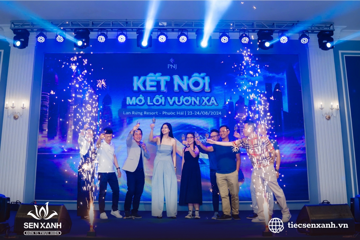 Truyền th&ocirc;ng nội bộ tăng sự h&agrave;o hứng cho Year End Party