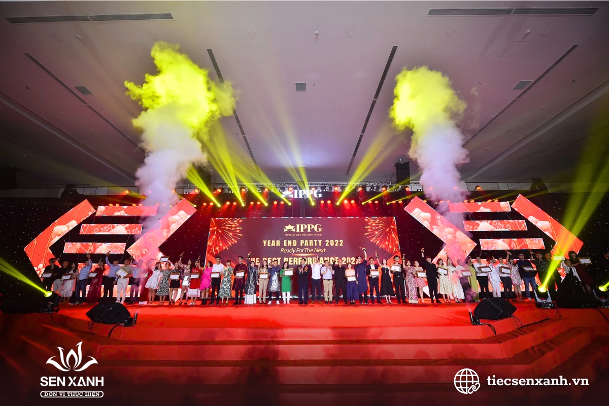 &Yacute; nghĩa của buổi tiệc Year End Party