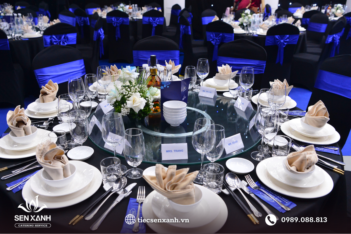 setup b&agrave;n tiệc chuẩn 5 sao