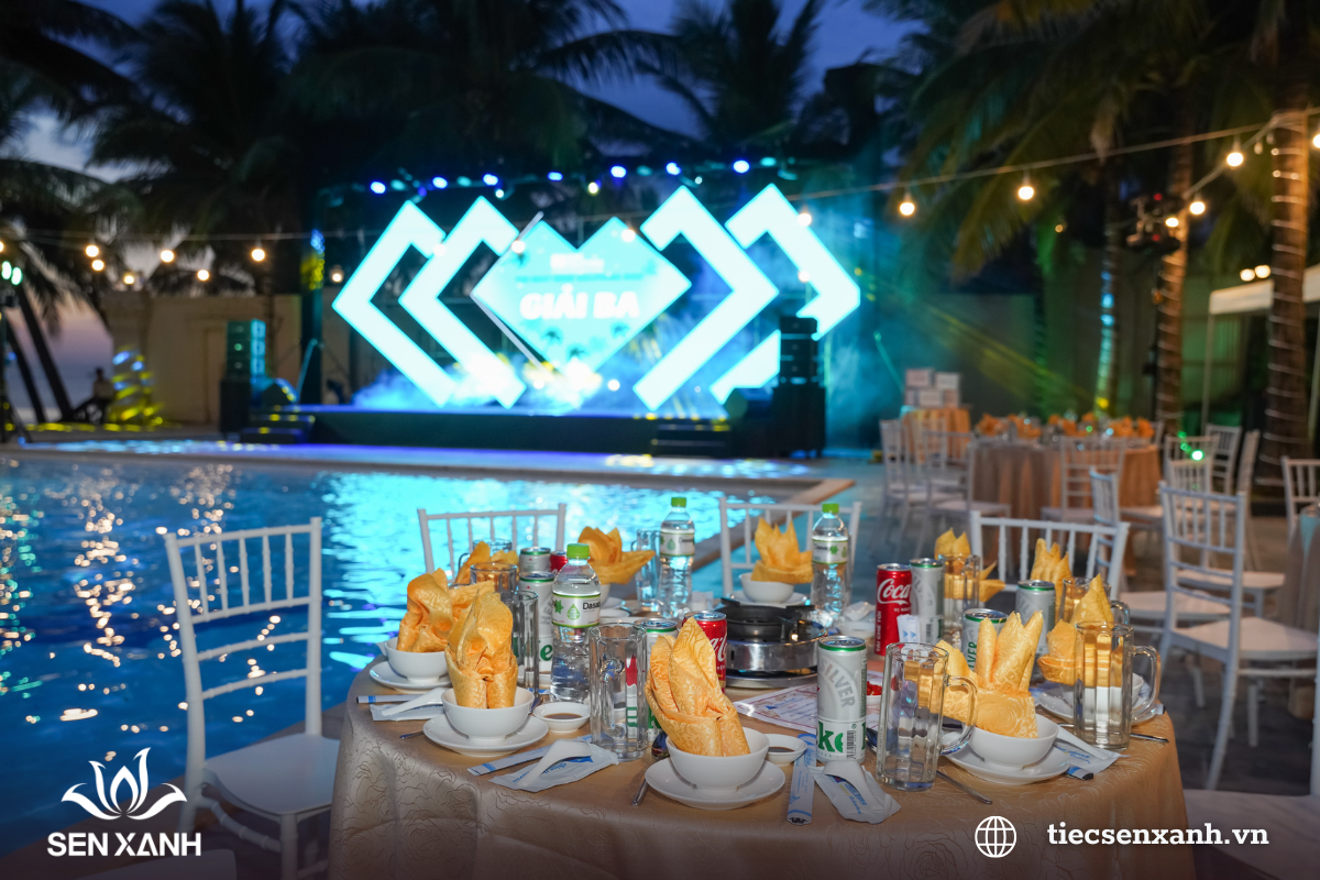 Catering cho sự kiện c&ocirc;ng ty do Tiệc Sen Xanh phục vụ