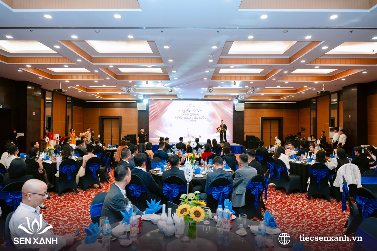 Dịch vụ catering chuy&ecirc;n nghiệp của Tiệc Sen Xanh cho sự kiện c&ocirc;ng ty