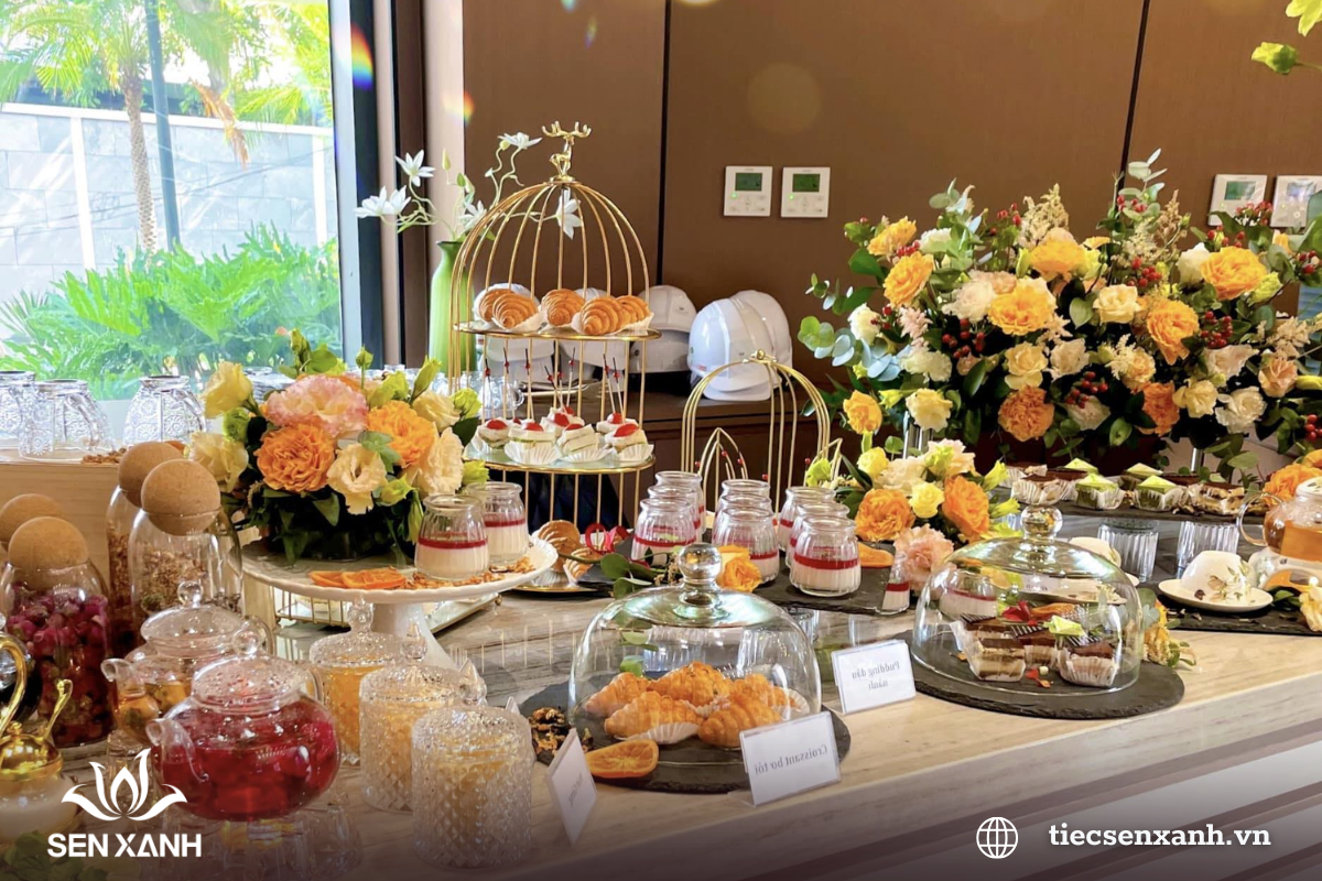 Dịch vụ catering sự kiện cao cấp được tr&igrave;nh b&agrave;y chỉn chu